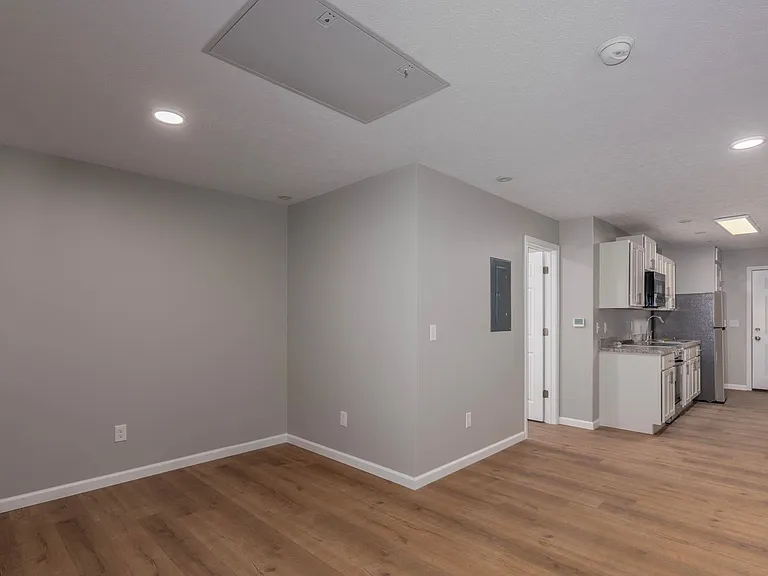 University Commons Apartments — Photo 10
