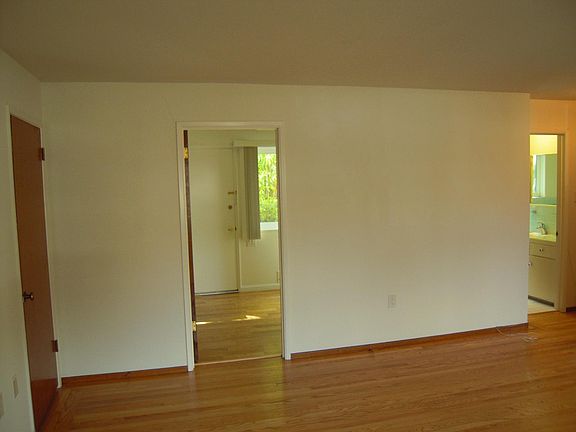 4th image of 2160 Ash St