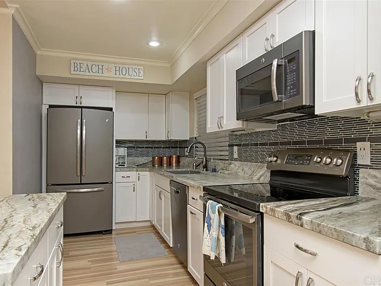 911 E Ave #203 — Photo 5