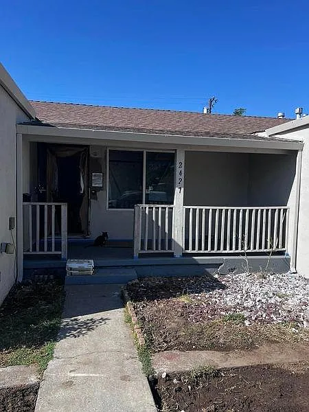2427 Hackberry St photo 1