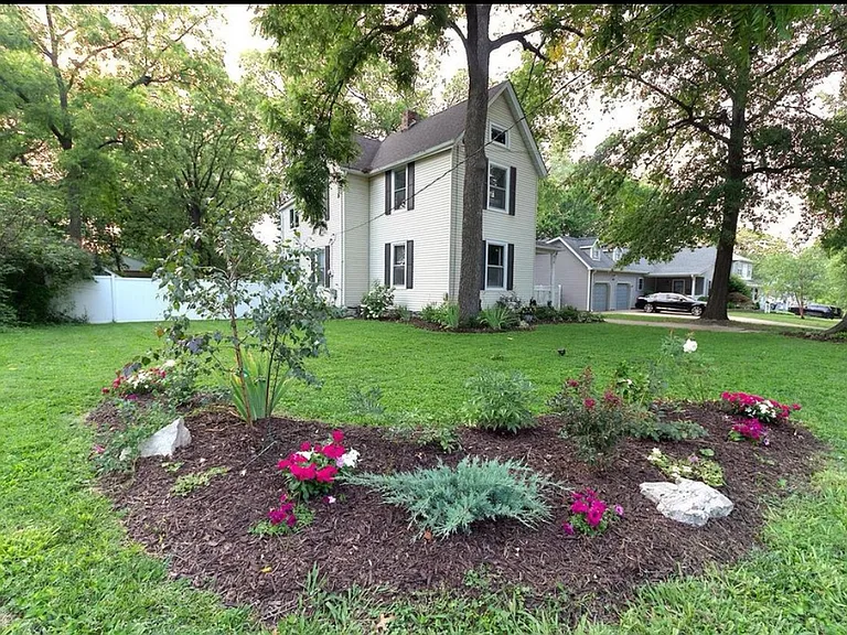 419 S Van Buren Ave — Photo 2