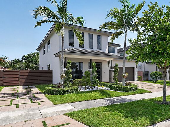4th image of 9023 NW 161ST Terrace