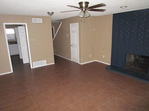 3rd image of 1030 Southmoor Dr