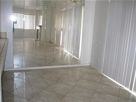 5th image of 566 S Sunshine Ave