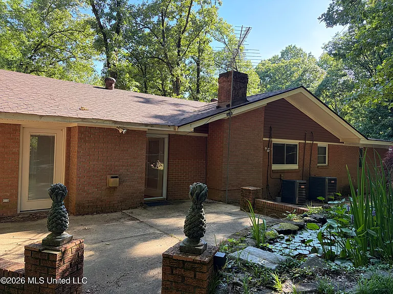 870 Green Acres Dr — Photo 36