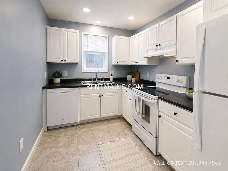 126 Western Ave #B — Photo 3