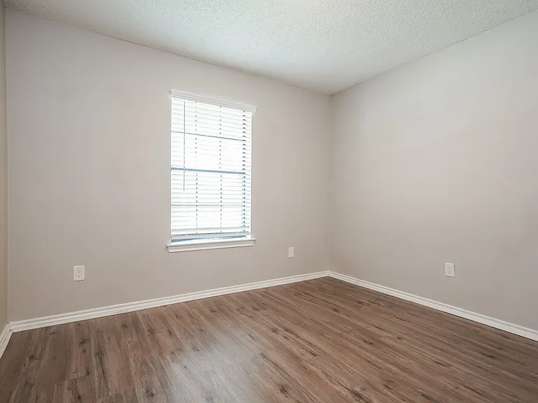 217 Tanglewood St — Photo 13