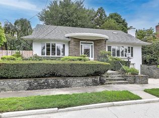 22 Glen Dr, Providence, RI 02906