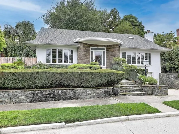 22 Glen Dr, Providence, RI 02906