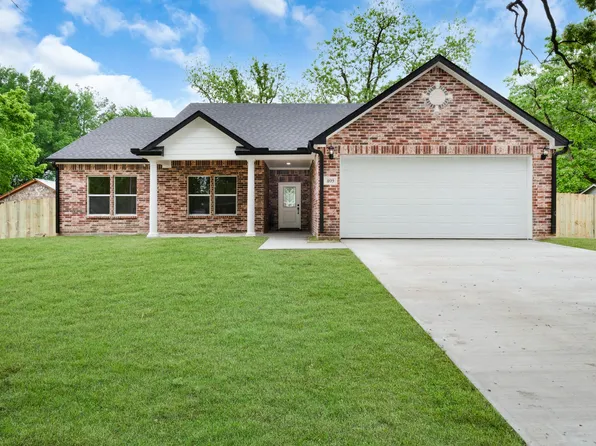 409 Moore St S, Sulphur Springs, TX 75482