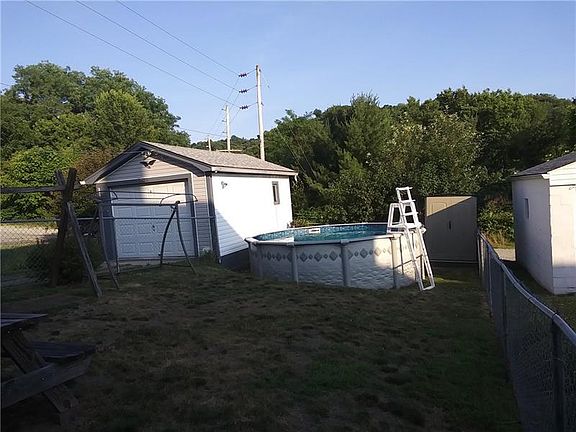 3rd image of 430 Welker St