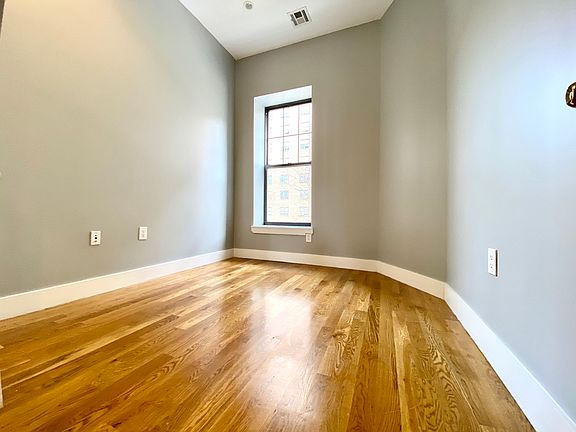 5th image of 94 Lewis Ave #2