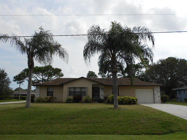 1st image of 402 NW Ferris Drive