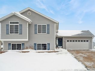 2020 25th St SW, Cedar Rapids, IA 52404