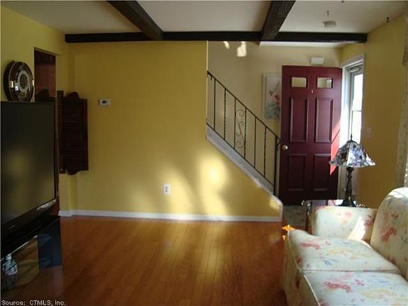 Pretty railing to the second level