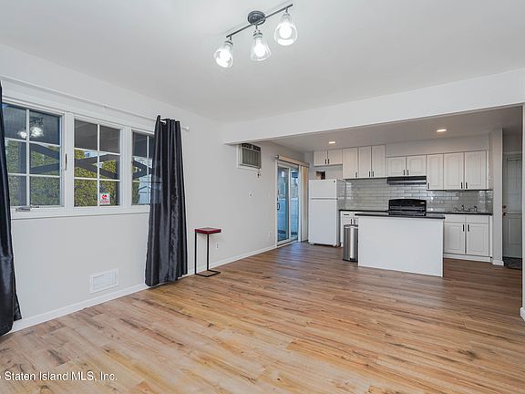 3rd image of 131 Maybury Ave