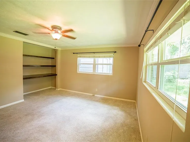 1009 NW 39th Dr — Photo 9