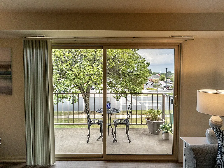 Windsor House Apartments — Photo 27