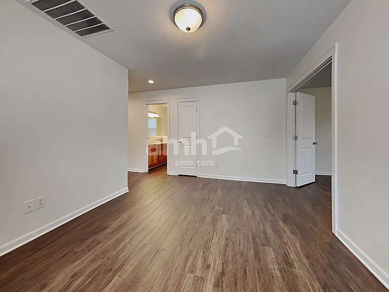 10111 NE 28th Pl — Photo 9