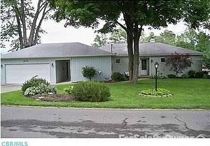 1st image of 1073 Lakeshore Dr W