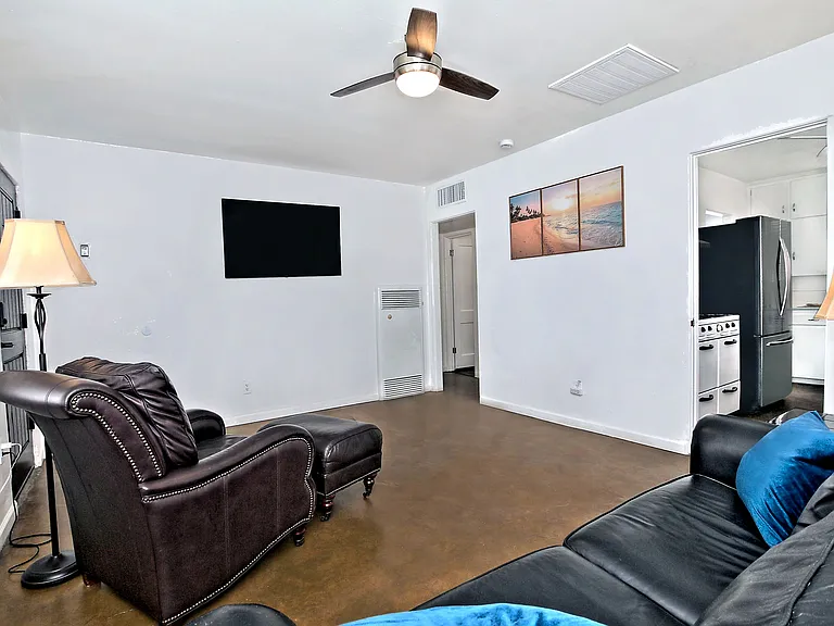 1919 W Earll Dr #2 — Photo 8