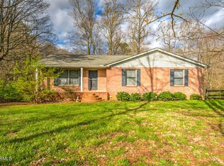 317 S Carter School Rd, Strawberry Plains, TN 37871