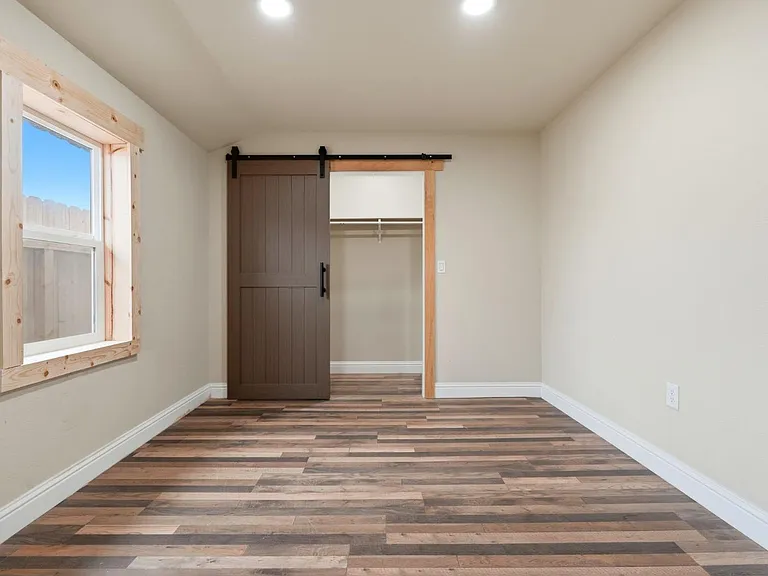 910 N Kaweah St — Photo 16