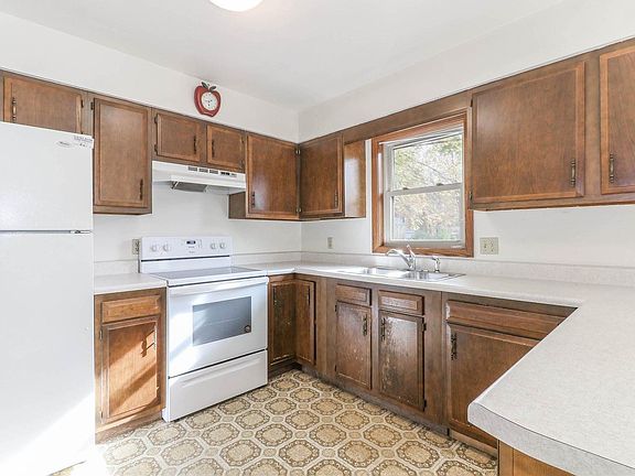 2nd image of 1110 Goodnow Ave #1112