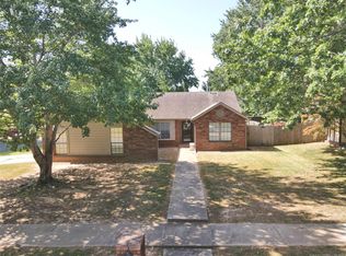 1801 W Hot Springs St, Broken Arrow, OK 74011