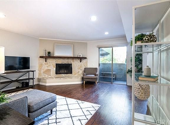 2nd image of 415 N Kenwood St APT 3