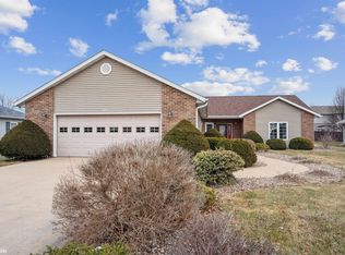 1538 Cambridge Dr, Burlington, IA 52601