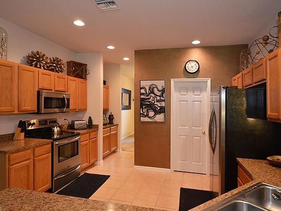 3rd image of 476 Shadow Lakes Dr