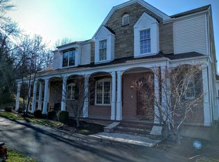 1133 Sara Mathews Ln, Chesterfield, MO 63005