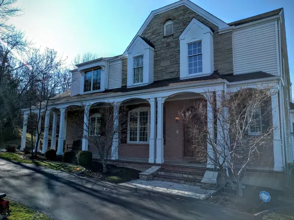 1133 Sara Mathews Ln, Chesterfield, MO 63005