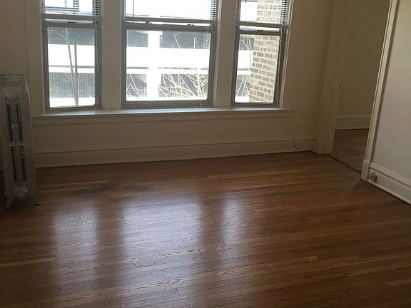 5th image of 833 W Leland Ave APT 2R