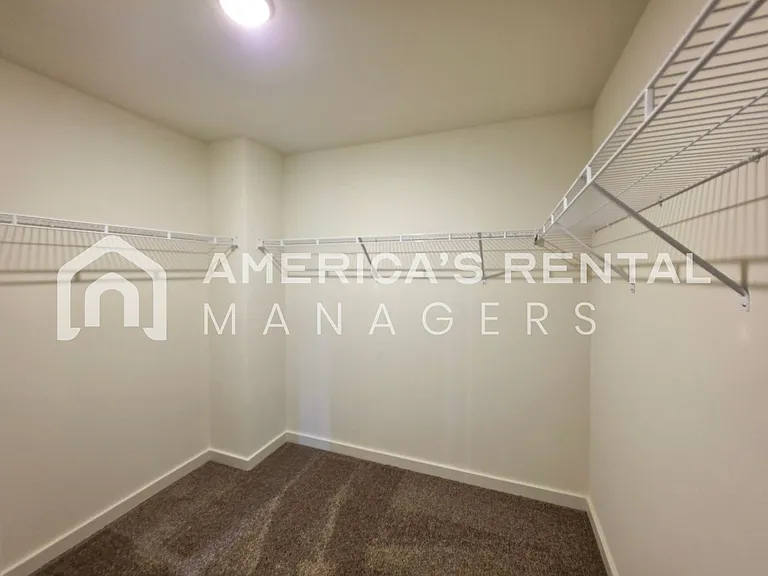 1019 Grand River Blvd W — Photo 47