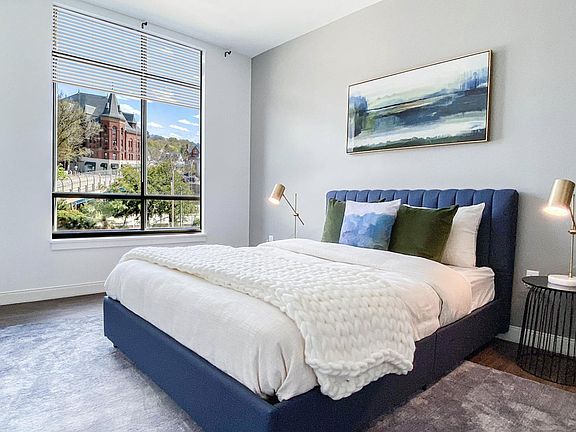4th image of 842 Washington St #304