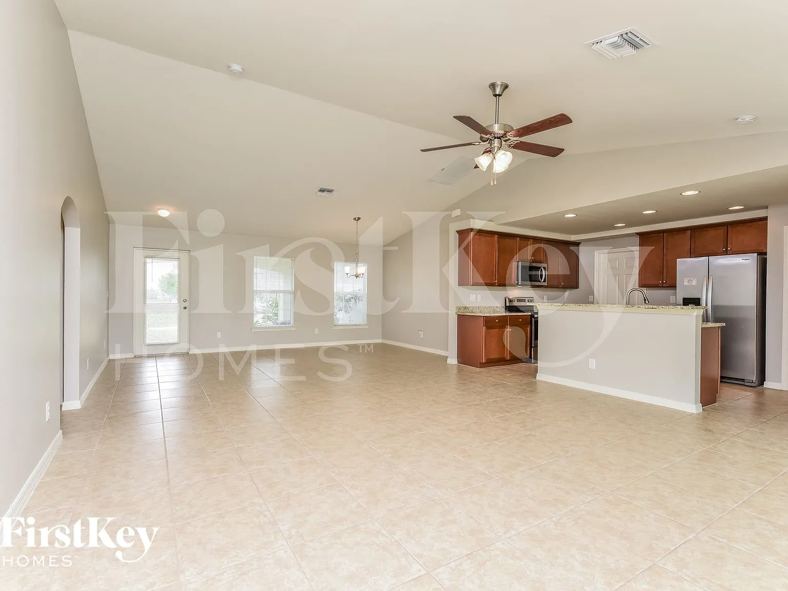 4 bed, 2.0 bath, 1828 sqft, $2,590 — Photo 3