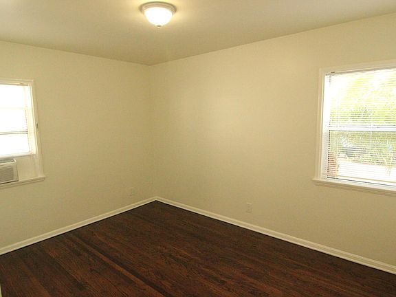 4th image of 1015 W Clark Ave