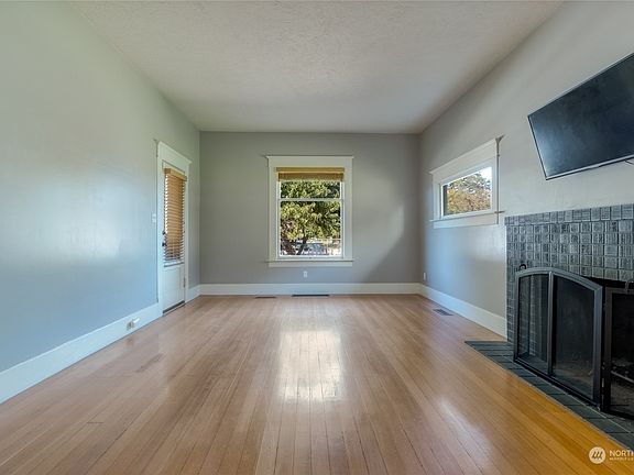 5th image of 1230 E Isaacs Avenue