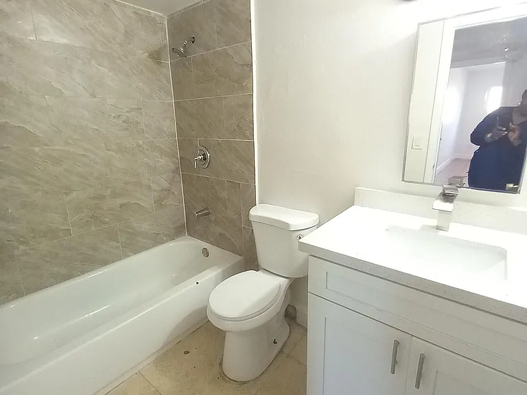 3610 NW 21st St #413 — Photo 5