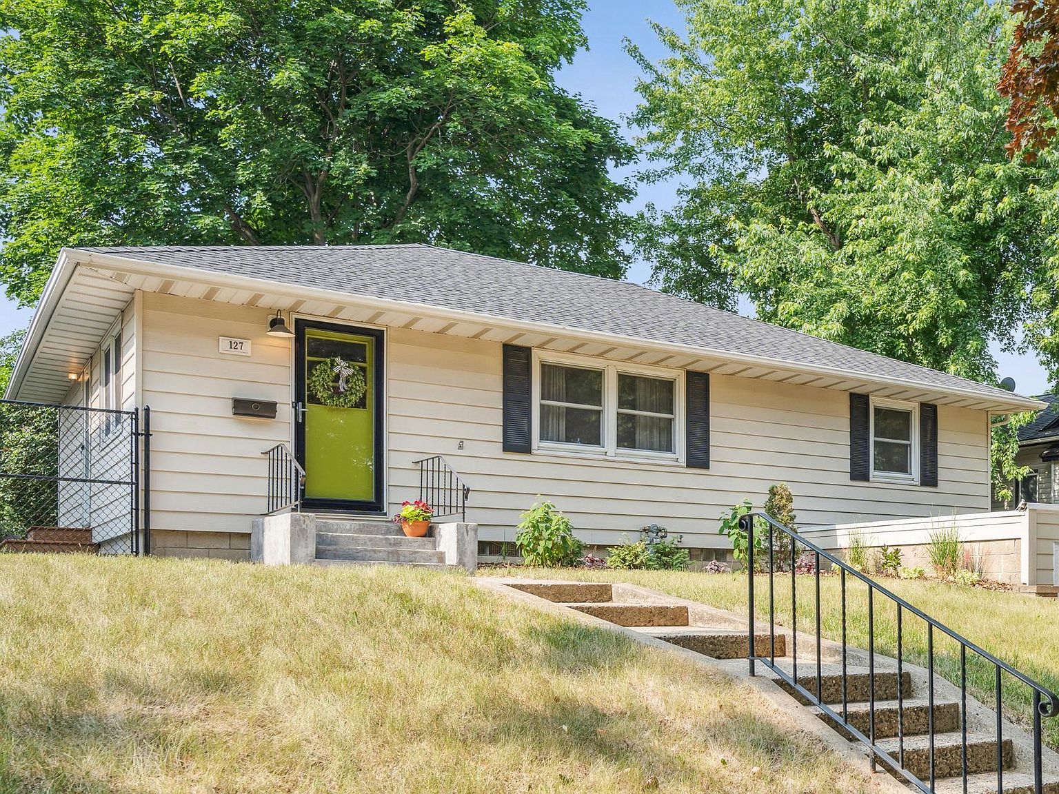 127 SW University St, Owatonna, MN 55060 Zillow