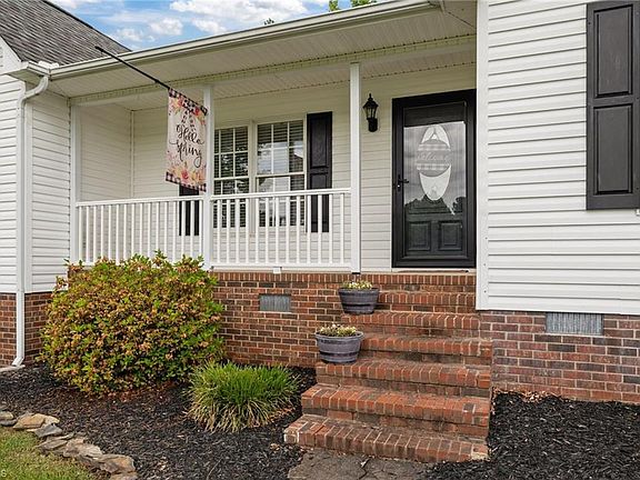 3rd image of 3603 Westmeadow Ln