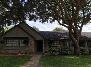 8 S Erik Dr, Angleton, TX 77515