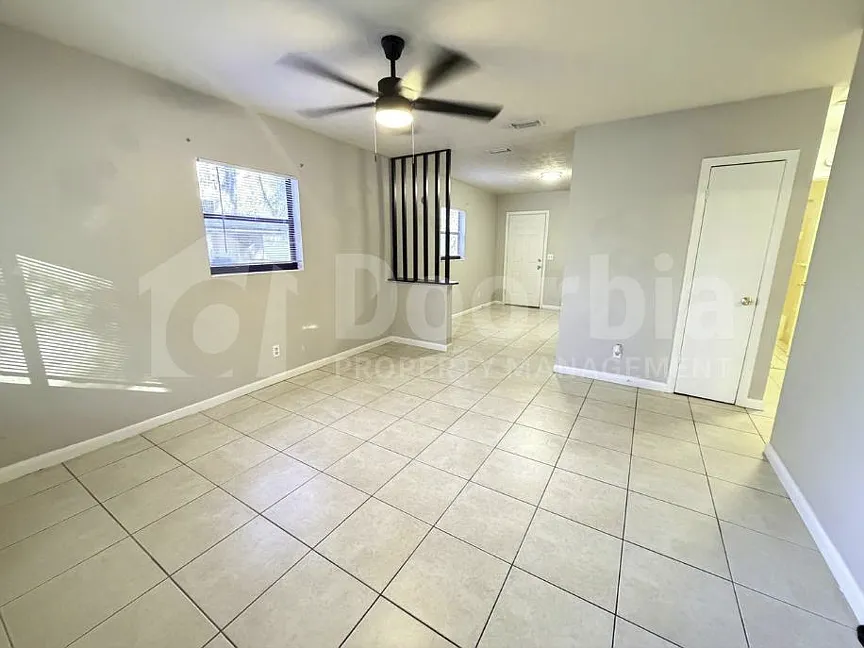 Charming 2-Bedroom, 1-Bath Duplex with Spacious Backyard — Photo 2