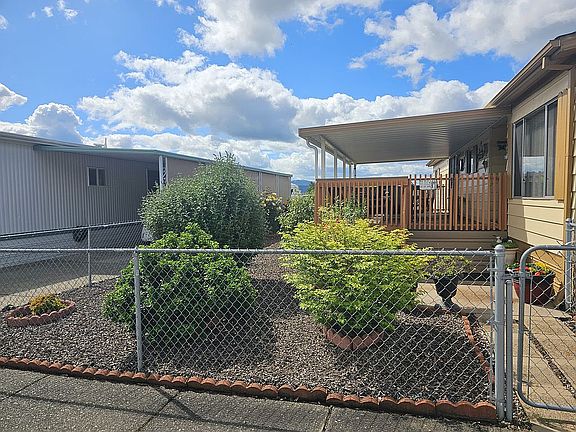 2nd image of 302 Shadow Ranch Ln