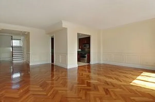 Rented by Beekman Regent Leasing  | media 26