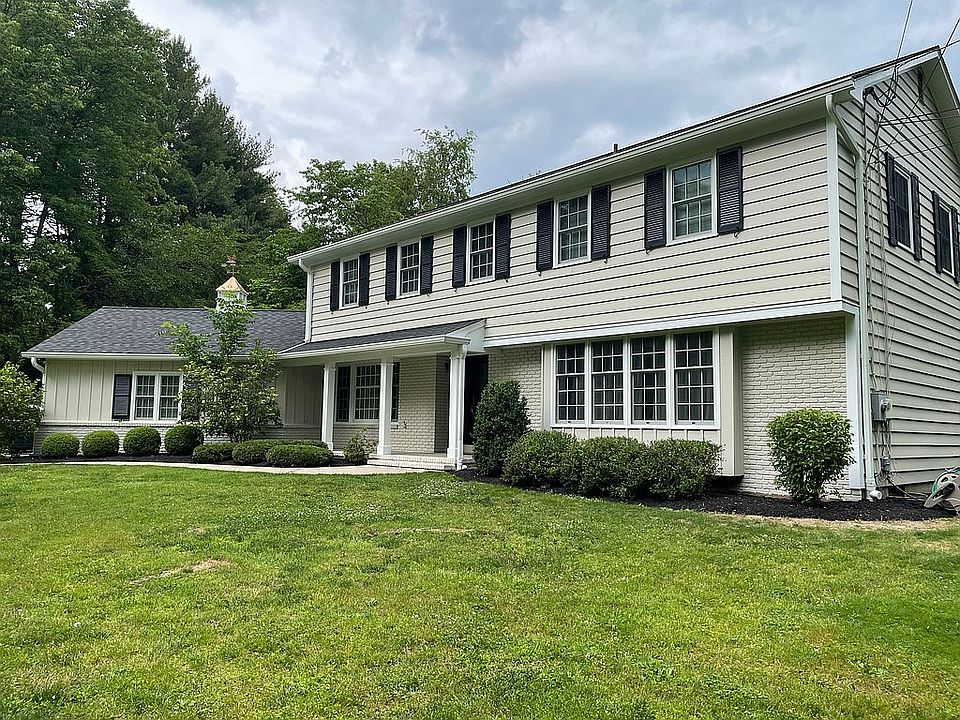 2nd image of 16 Crooked Tree Ln