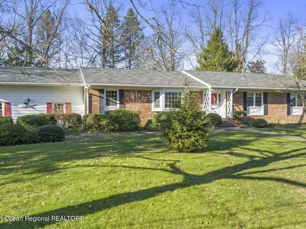 3 Sweet Briar Lane, Holmdel, NJ 07733