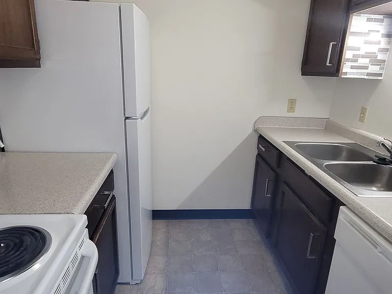 Elkhorn Village Apartments | 1 & 2 Bedroom Apartments in Elkhorn, WI Heat Included — Photo 43